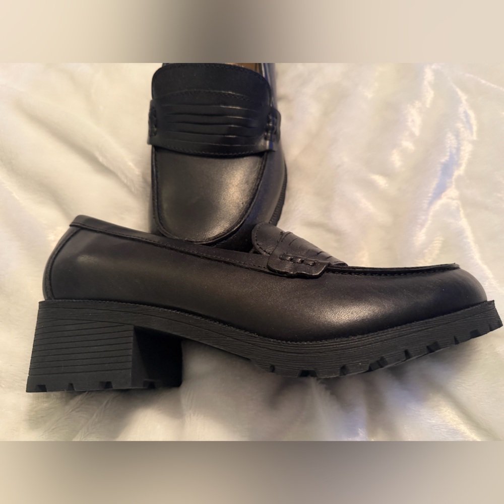 Eastland Women’s Black Loafers - Picture 7 of 10